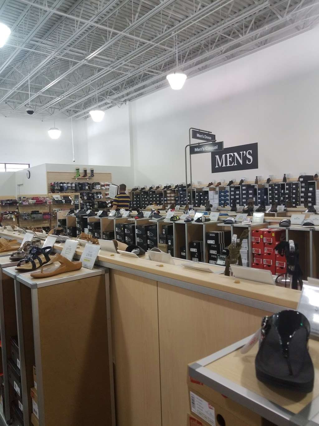 DSW Designer Shoe Warehouse | 56 Quarry Rd, Downingtown, PA 19335, USA | Phone: (610) 873-4728