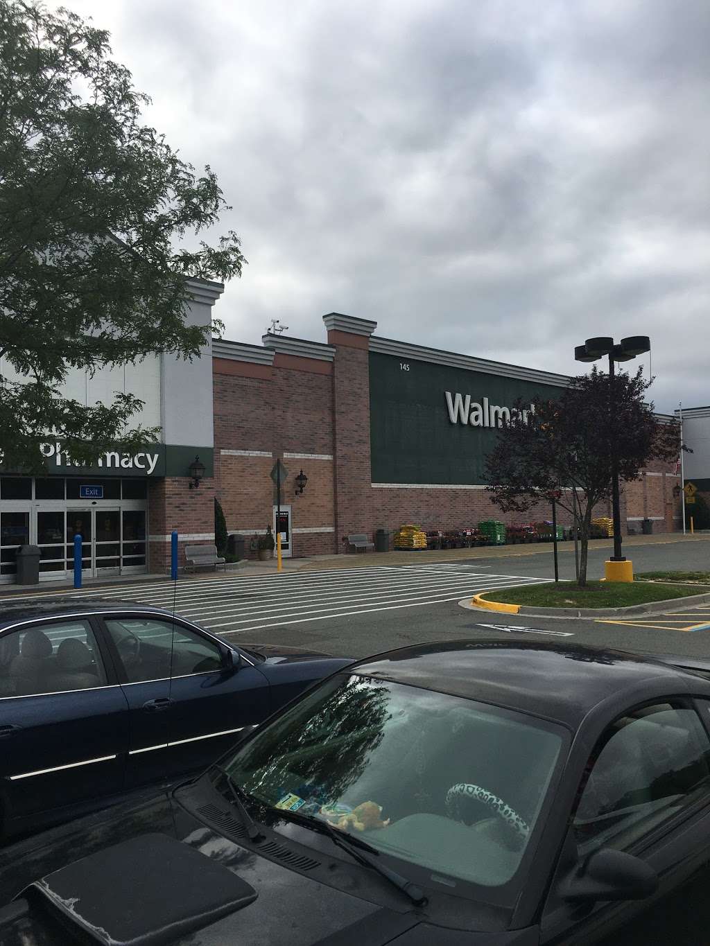 Walmart Supercenter | 145 Hill Carter Pkwy, Ashland, VA 23005, USA | Phone: (804) 798-2511