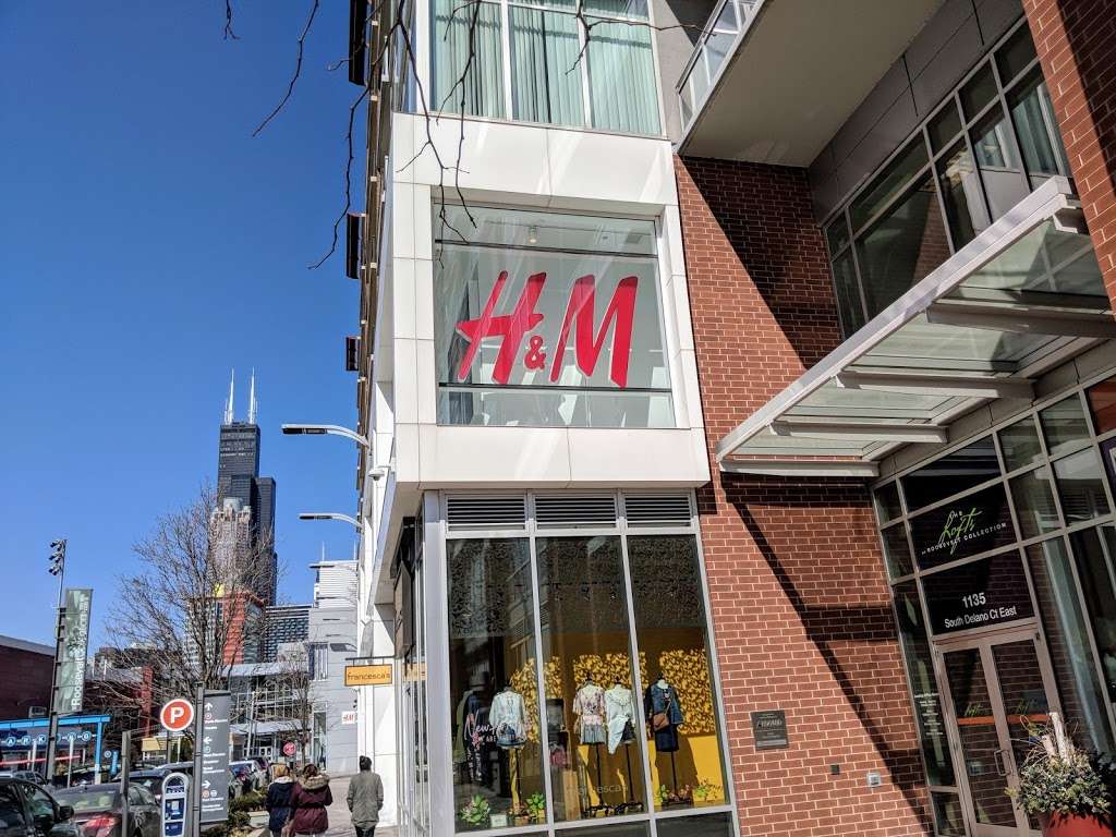 H&M | 150 W Roosevelt Rd, Chicago, IL 60605, USA | Phone: (855) 466-7467