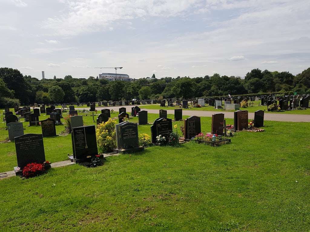 Strayfield Road Cemetery | Enfield EN2 9JE, UK