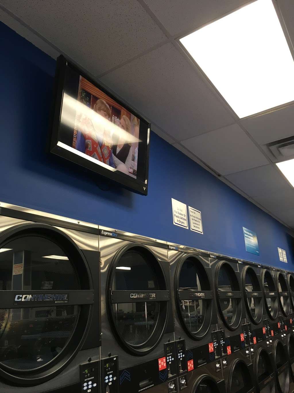 Lavanderia/Laundromat | 15105 Lakewood Blvd, Paramount, CA 90723, USA | Phone: (949) 464-8177