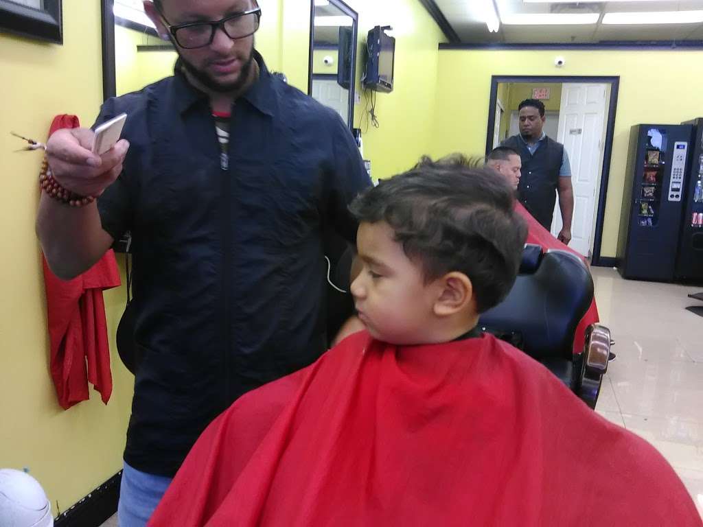 Amigos Barber Shop | 13212 E Colonial Dr, Orlando, FL 32826, USA | Phone: (407) 275-7405