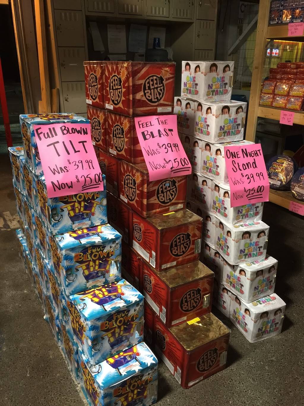 Captain Jims Fireworks | 13896 US-67, West Alton, MO 63386, USA | Phone: (636) 753-2120