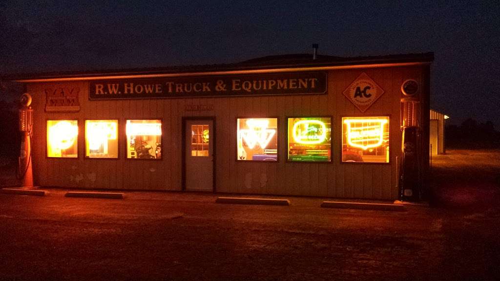 R W Howe Truck & Equipment Sales | 2400 N 600 W, Yorktown, IN 47396