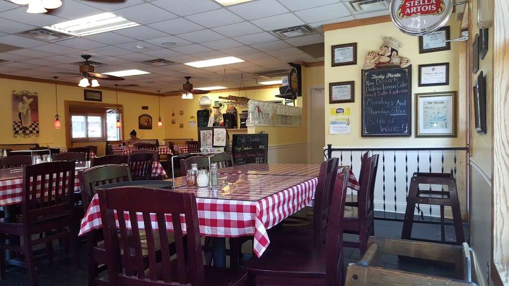 Lake Wylie Pizza and Italian Restaurant | 4074 Charlotte Hwy, Clover, SC 29710 | Phone: (803) 831-0855