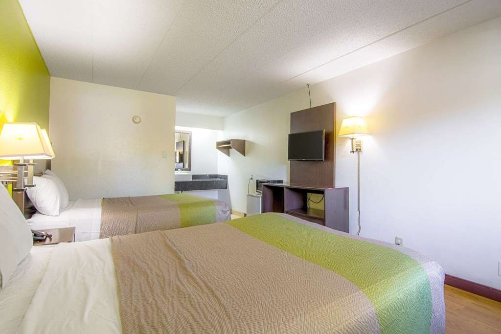 Motel 6 Charlotte, NC - Airport | 3300 Queen City Dr, Charlotte, NC 28208, USA | Phone: (704) 392-2316