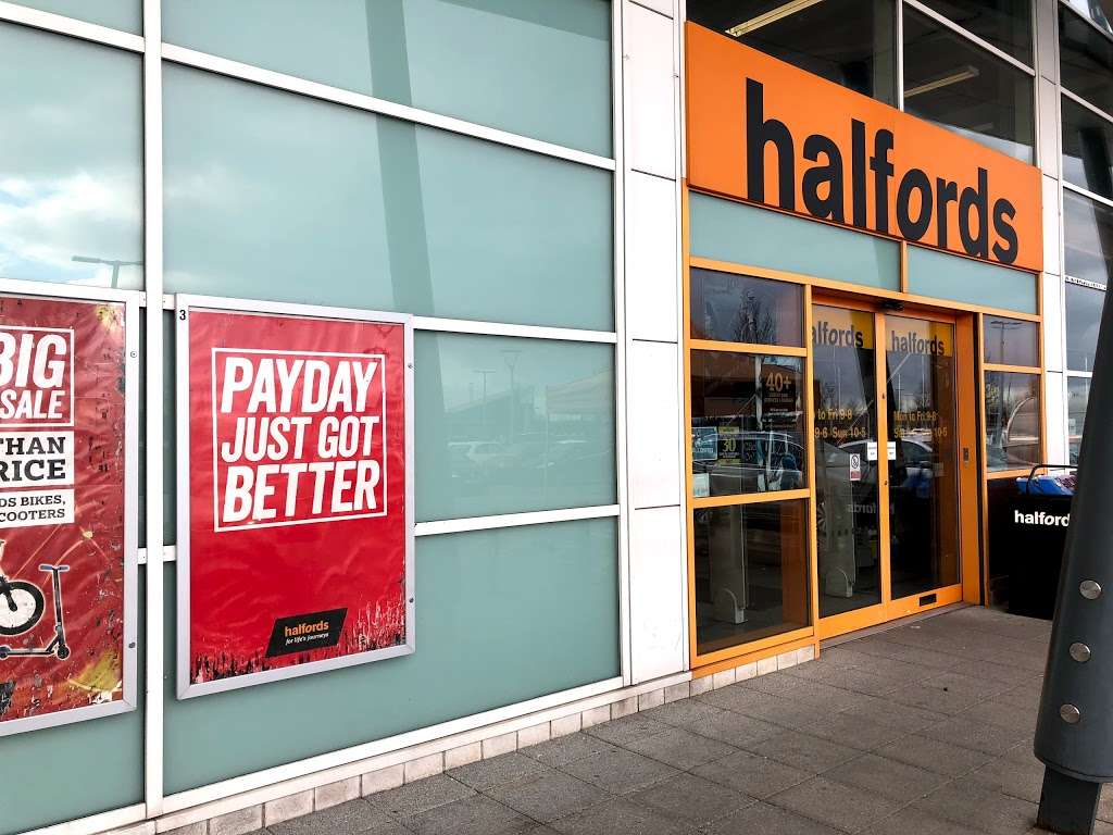 Halfords in Thurrock shopping Park, Weston Ave, Grays RM20 3LJ, UK