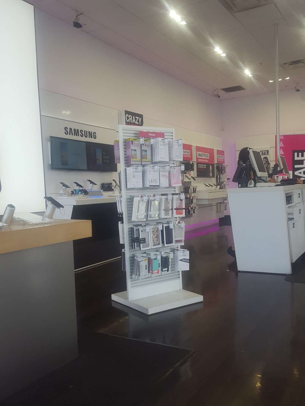 T-Mobile | 8720 Garfield Ave #105, South Gate, CA 90280, USA | Phone: (562) 806-4661