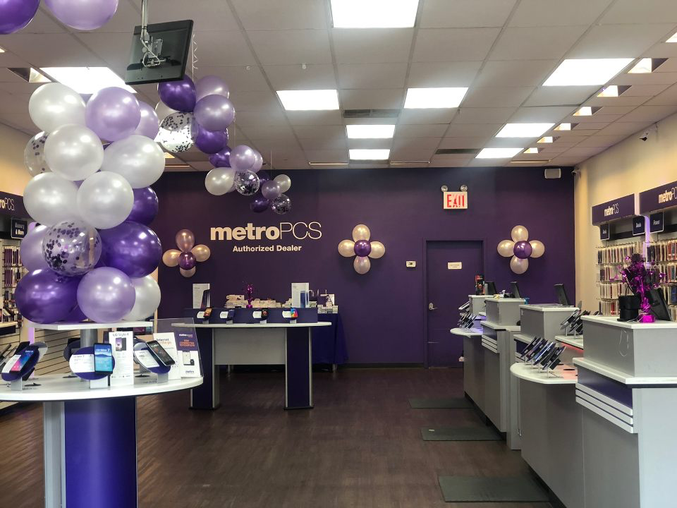 Metro by T-Mobile | 17551 Hillside Avenue, Jamaica, NY 11432, USA | Phone: (718) 206-4163