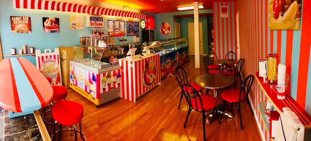 Surf & Scoops Ice Cream Parlor | 540 Nantasket Ave, Hull, MA 02045, USA | Phone: (781) 773-8556