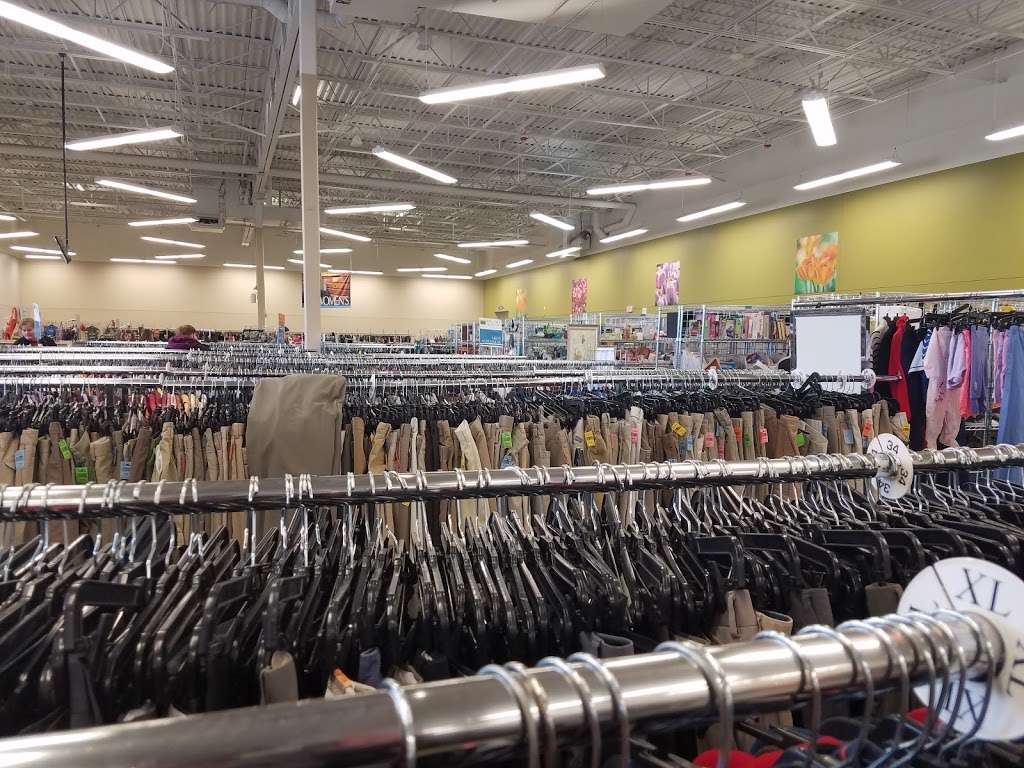 Goodwill Store & Donation Center | 18605 W Bluemound Rd, Brookfield, WI 53045, USA | Phone: (262) 901-0089