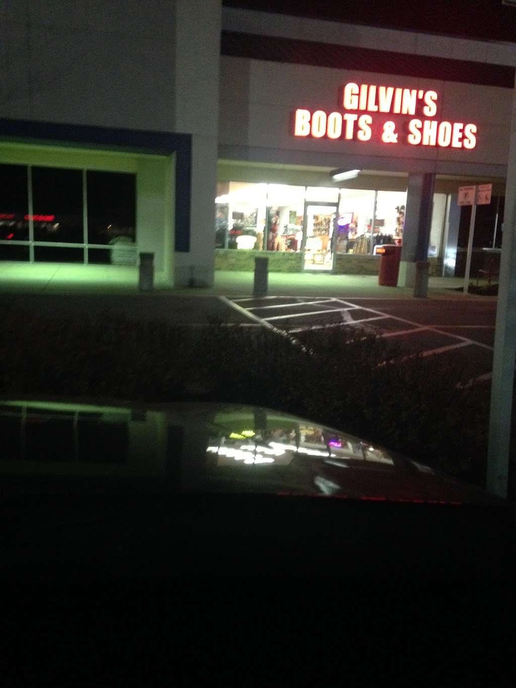 Gilvins Boots & Shoes | 4200 S East St, Indianapolis, IN 46227, USA | Phone: (317) 783-3210