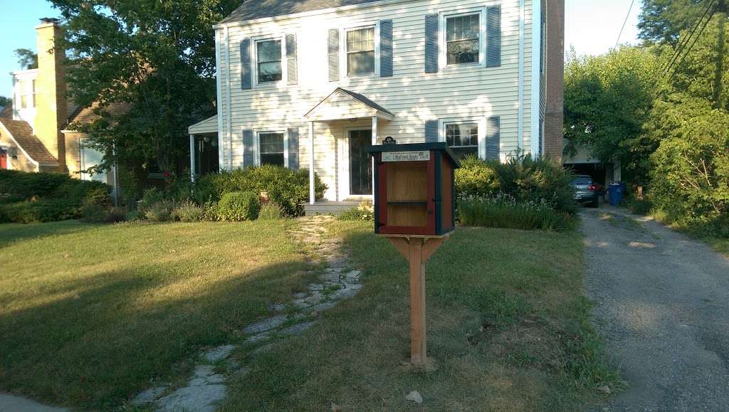 Little Free Library #27193 | 419 S Wolf Rd, Des Plaines, IL 60016, USA