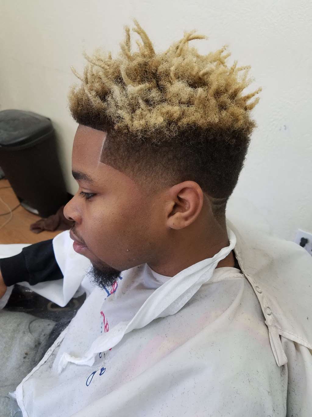 Nu Look Cutz Barber Salon | 2120 Emmorton Park Rd c, Edgewood, MD 21040, USA | Phone: (410) 612-2277