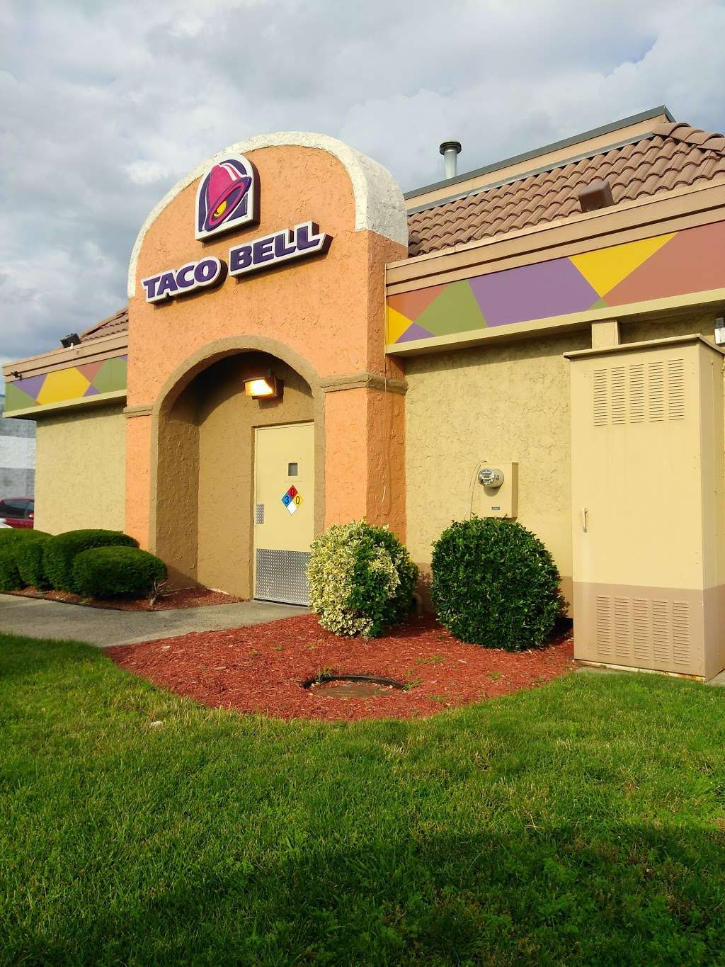 Taco Bell | 701 NJ-440, Jersey City, NJ 07306, USA | Phone: (201) 332-9393