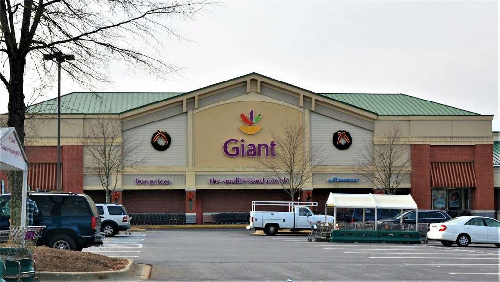 Giant | 7025 Berry Rd, Accokeek, MD 20607, USA | Phone: (301) 893-3100