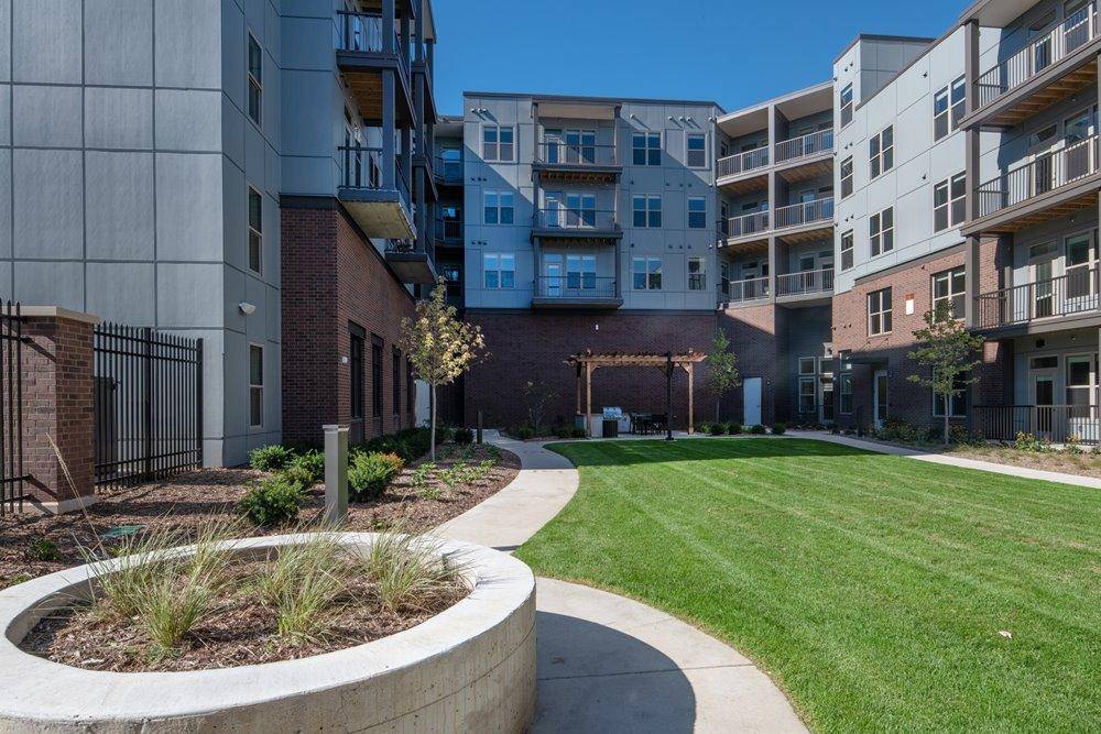 The Marling Apartments | 1825 E Washington Ave, Madison, WI 53704, USA | Phone: (608) 802-8511