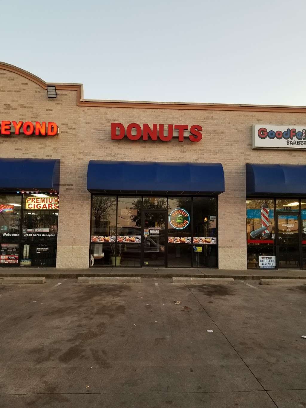 Donutlicious | 804 E Belt Line Rd # 103, Cedar Hill, TX 75104 | Phone: (469) 272-0529