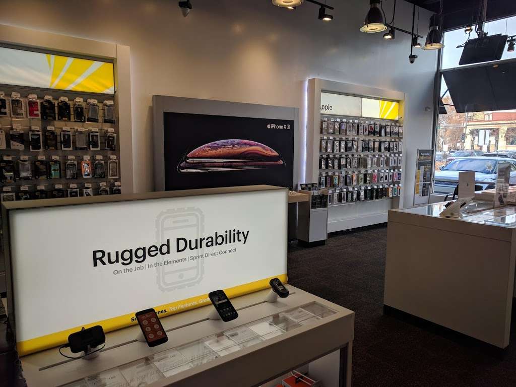 Sprint Store | 2000 N Clybourn Ave, Chicago, IL 60614, USA | Phone: (773) 935-5065