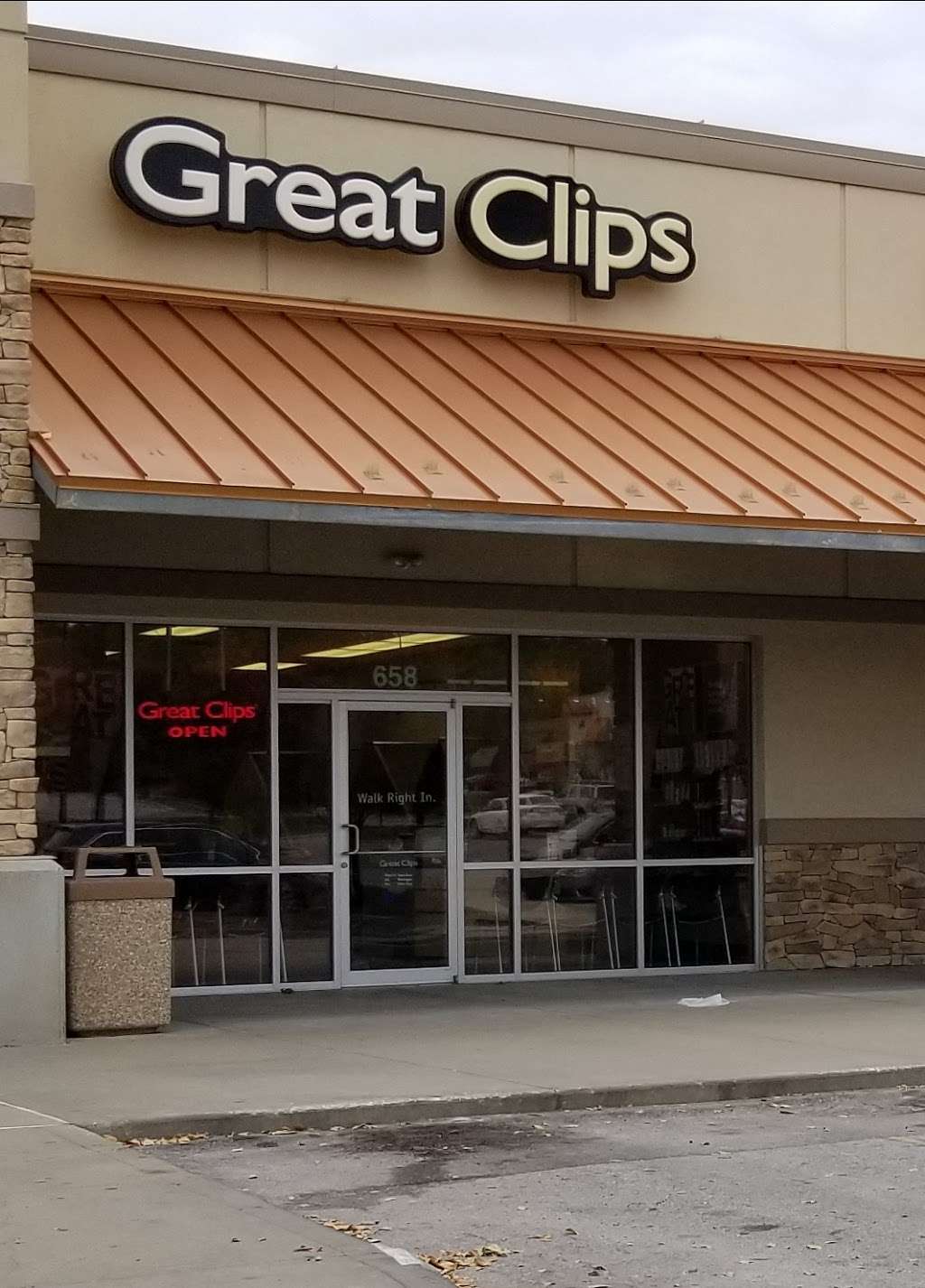 Great Clips | 658 S Commercial St, Harrisonville, MO 64701, USA | Phone: (816) 884-5020