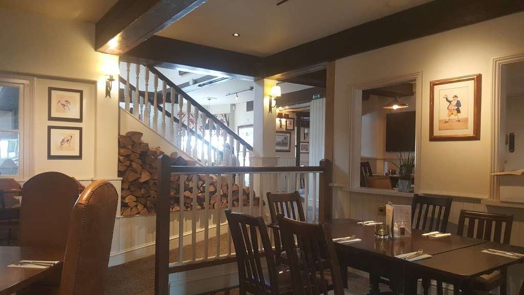 The Three Horseshoes | 612 Hatfield Rd, St Albans AL4 0HP, UK | Phone: 01727 851608