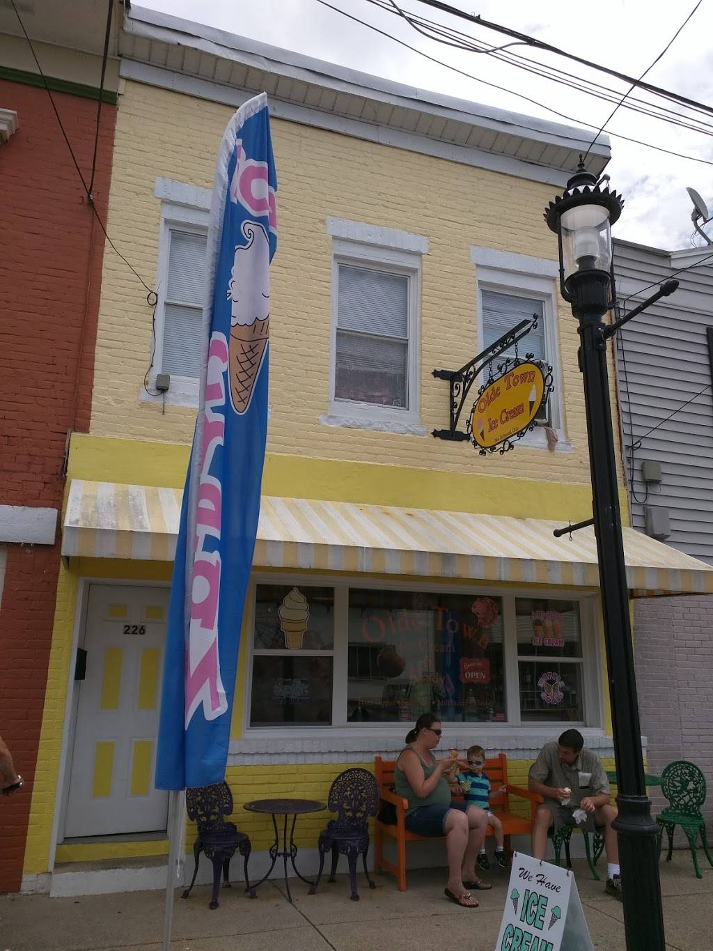 Olde Town Ice Cream | 226 Front St, New Richmond, OH 45157, USA | Phone: (513) 383-2319