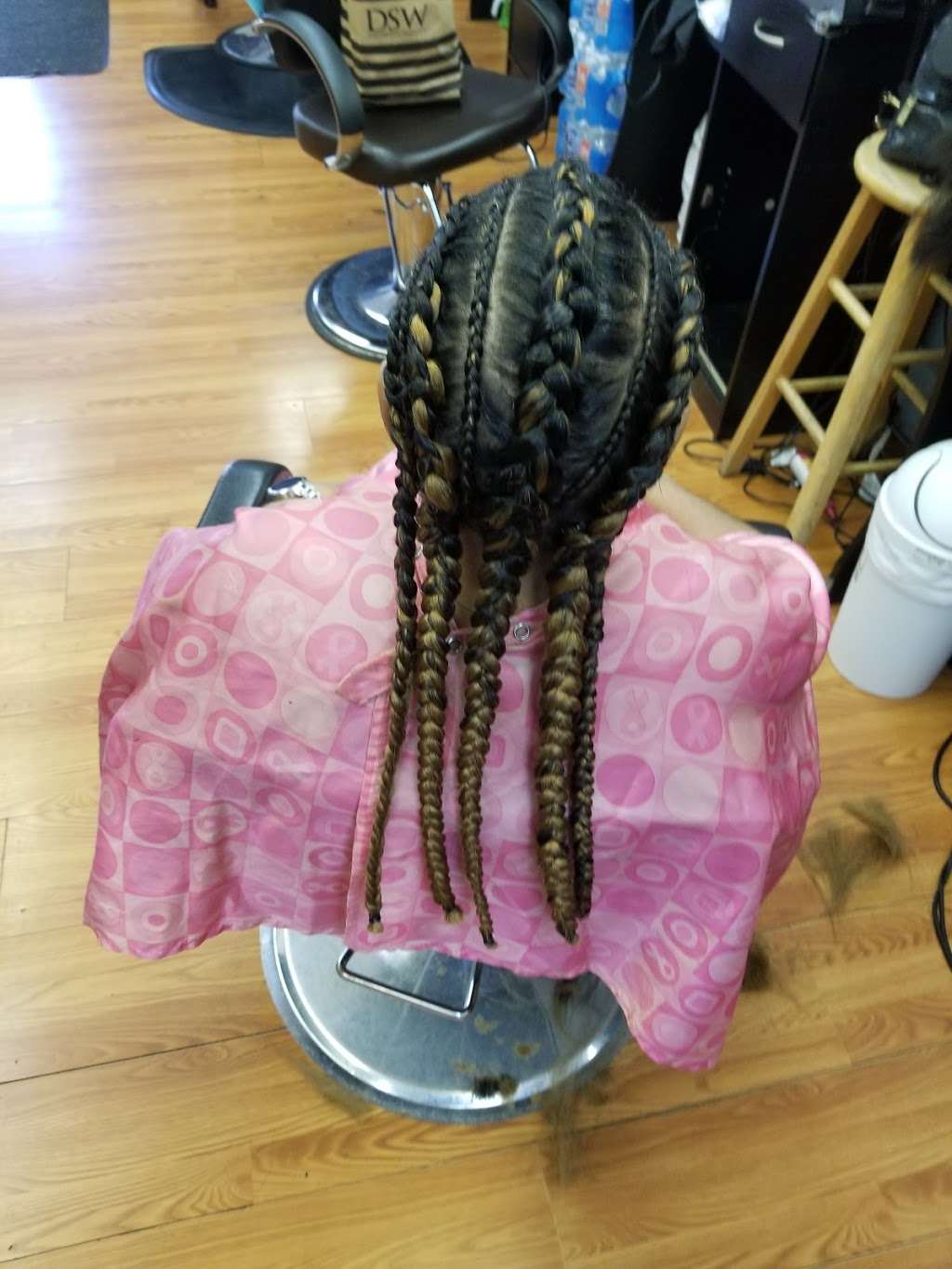 Jinettes Dominican Hair Salon | 1922 Washington Ln, Philadelphia, PA 19138, USA | Phone: (215) 924-2345