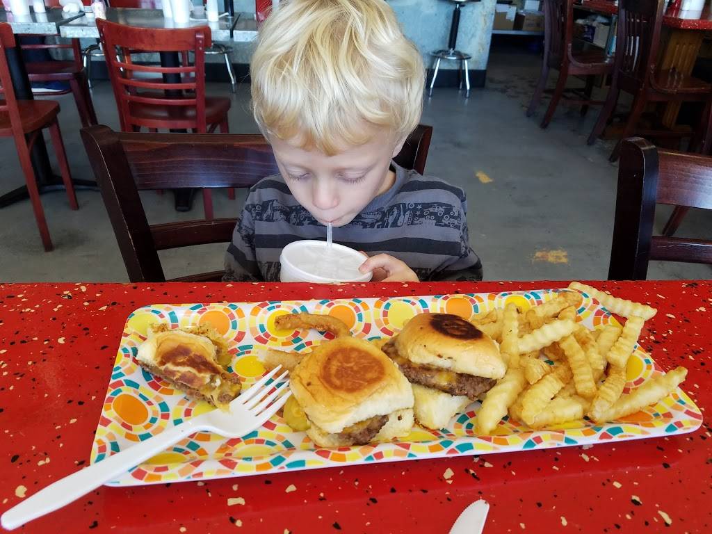 Tommys Burgers + Brews | 1736 Mall Cir, Fort Worth, TX 76116, USA | Phone: (817) 759-9088