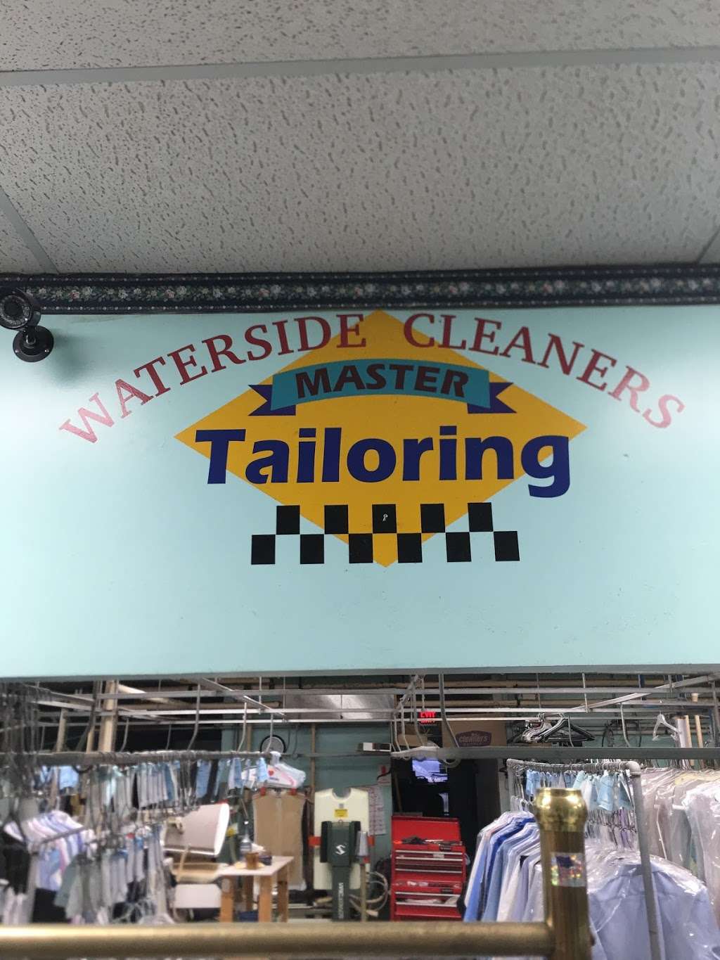 Waterside Cleaners | 8307 River Run Rd, Frederick, MD 21701, USA | Phone: (301) 662-5099