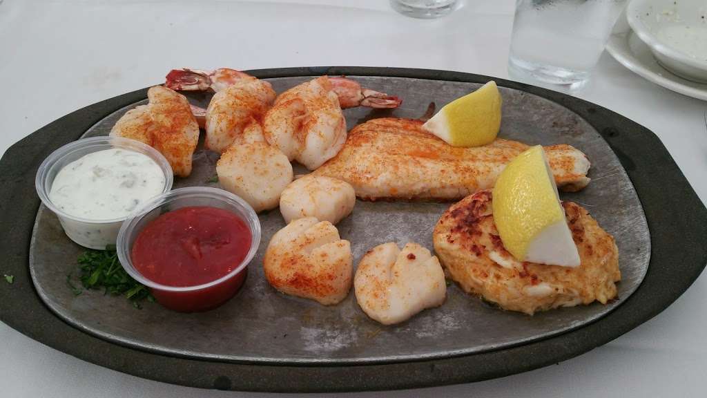 Howards Seafood Restaurant | 13500 Baltic Ave, Long Beach Township, NJ 08008, USA | Phone: (609) 492-2319