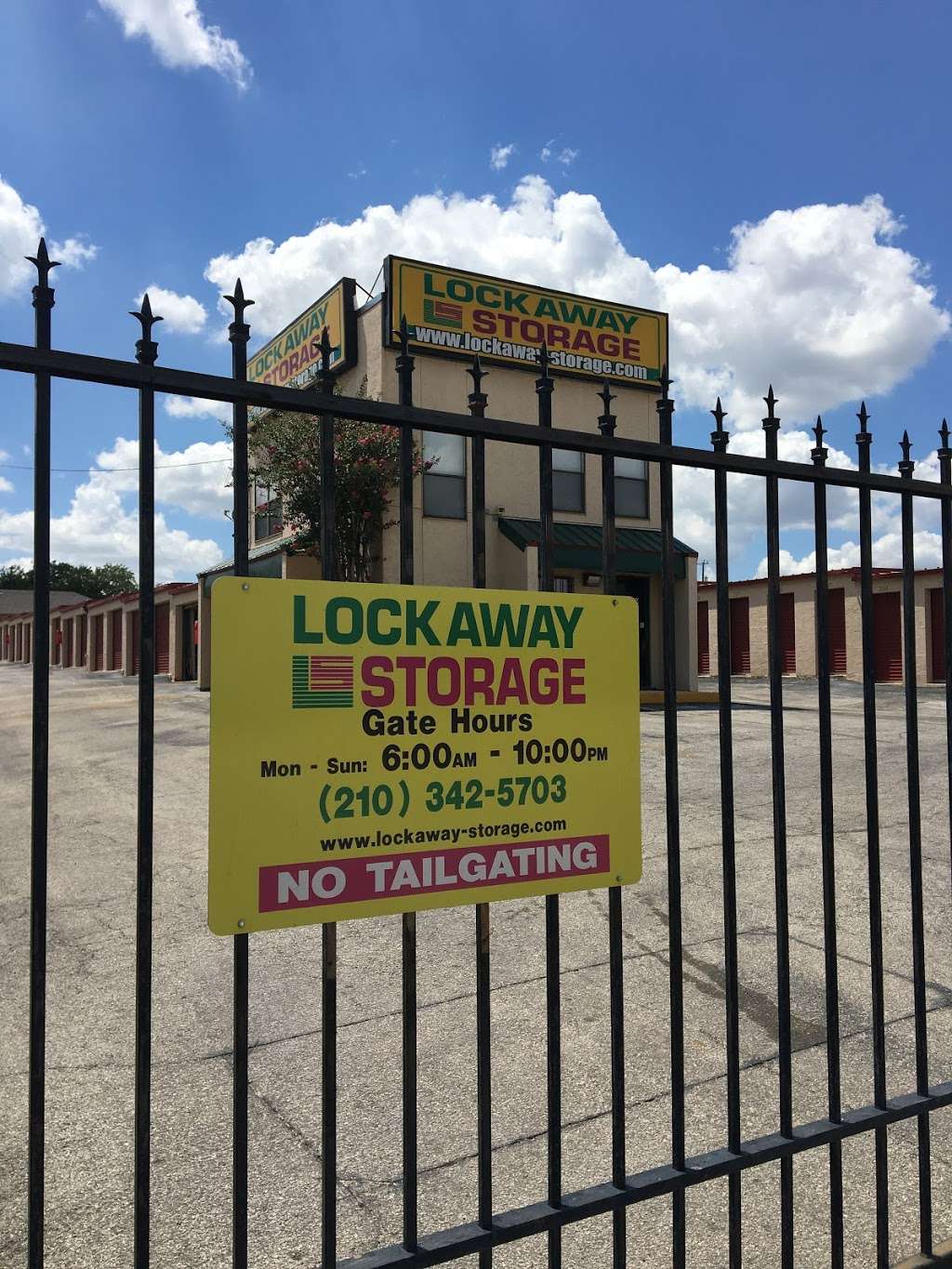 Lockaway Storage - West Ave | 1018 Patricia, San Antonio, TX 78213, USA | Phone: (210) 904-8484