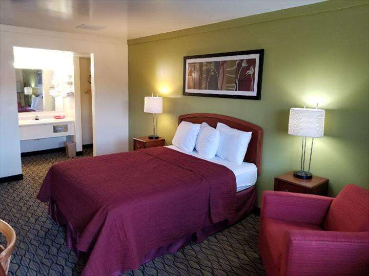 Economy Inn & Suites Cedar Lake | 12551 Wicker Ave, Cedar Lake, IN 46303, USA | Phone: (219) 374-5434