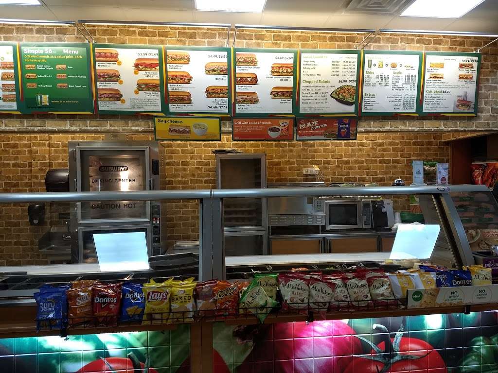 Subway Restaurants | 650-D Northwest Highway, Store #10, Village Green Shopping Center, Park Ridge, IL 60068, USA | Phone: (847) 692-4186