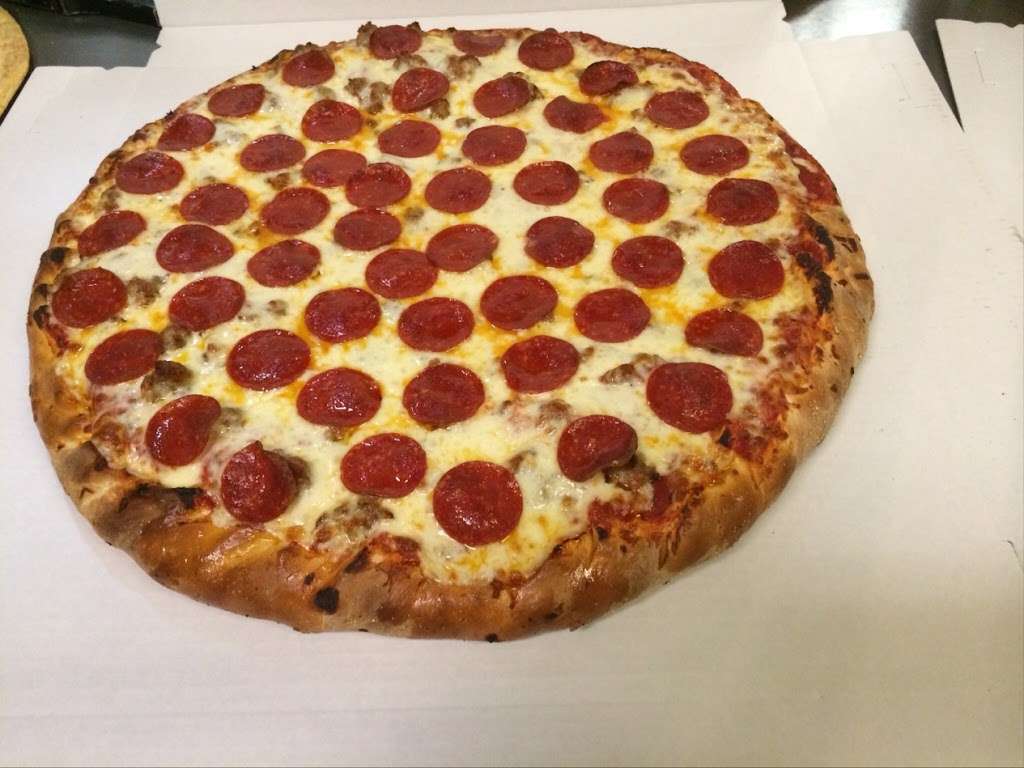 Vinis Pizza and Catering | 39 S Arlington Heights Rd, Elk Grove Village, IL 60007, USA | Phone: (847) 437-7100