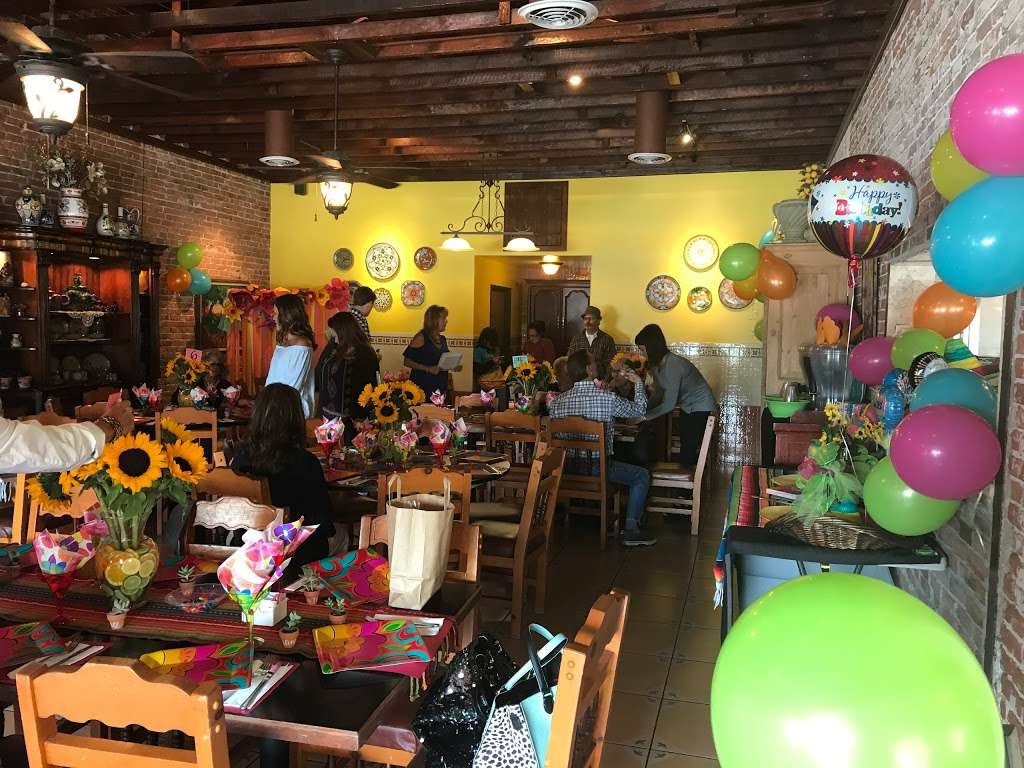 Tlaquepaque Restaurant | 101 W Santa Fe Ave, Placentia, CA 92870 | Phone: (714) 528-0110