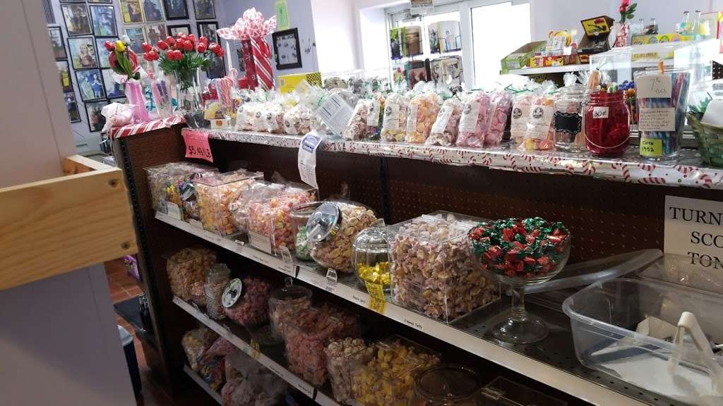 Periwinkles Soda Pop and Candy Shop | 115 E Washington St, Lebanon, IN 46052, USA | Phone: (765) 481-2035