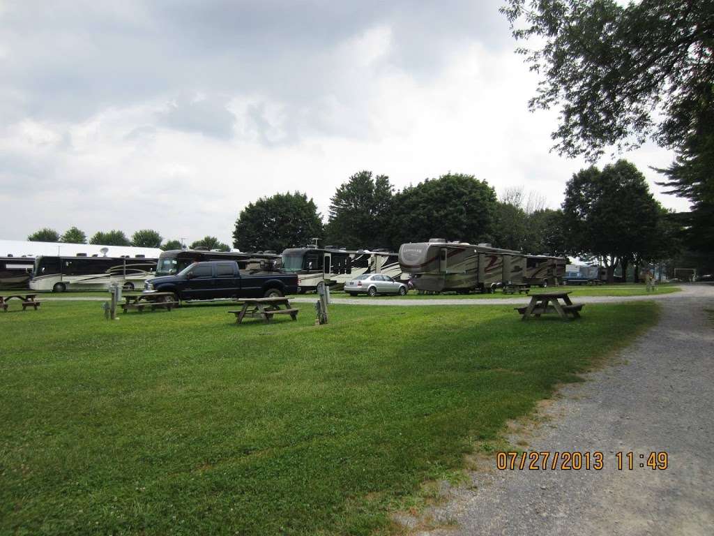 Roamers Retreat Campground | 5005 Lincoln Hwy, Kinzers, PA 17535, USA | Phone: (717) 442-4287