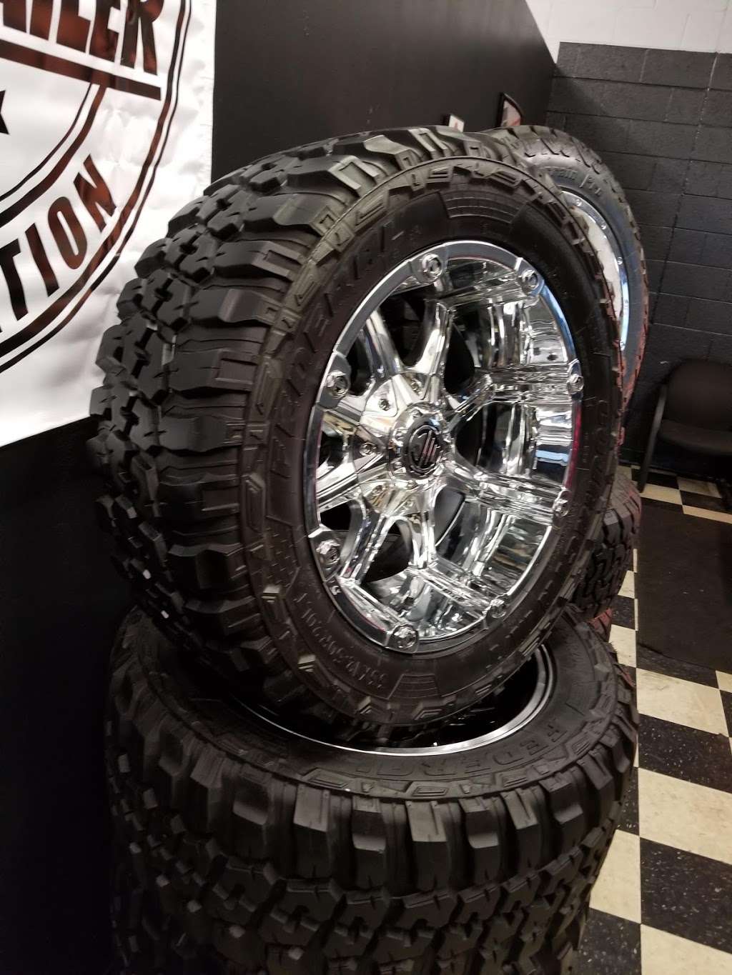 Rent-A-Tire Custom Wheels & Tires in Phoenix, AZ | 1616 N 43rd Ave, Phoenix, AZ 85009, USA | Phone: (602) 442-5288