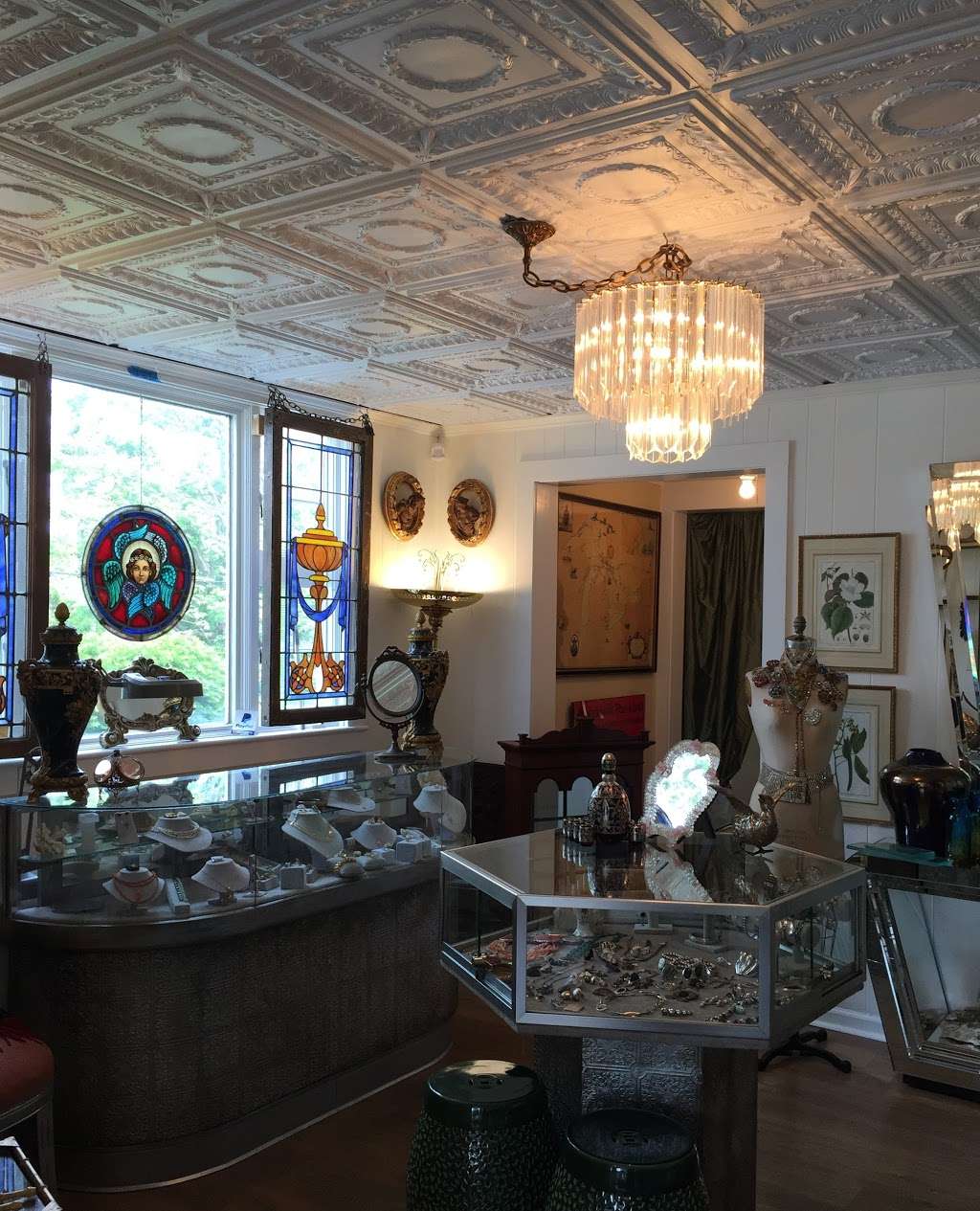 Discovery Antiques & Jewelry | 49 US-202, Far Hills, NJ 07931, USA | Phone: (908) 620-1776