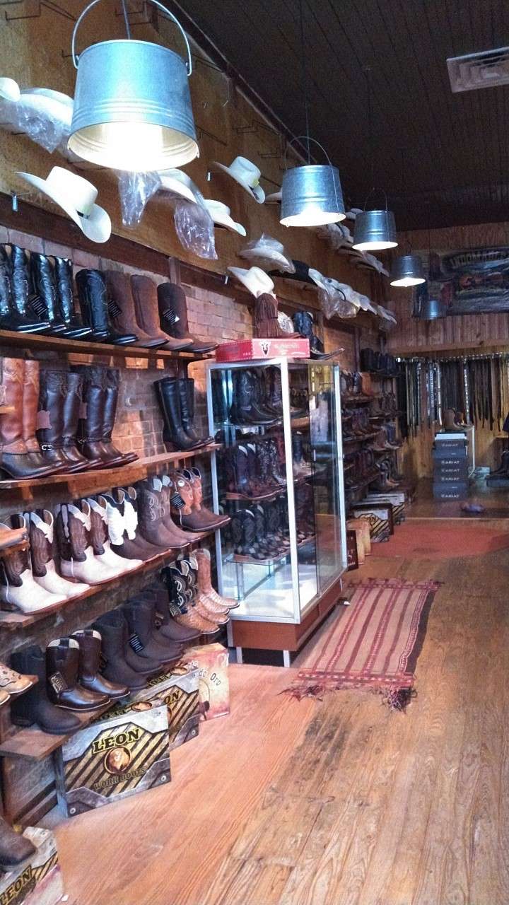 Elliut Western Wear | 218 W 6th St, Ferris, TX 75125, USA | Phone: (214) 418-1894