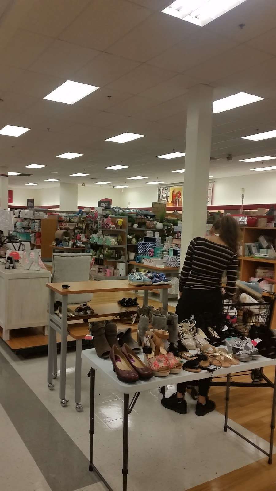 T.J. Maxx | 288 Chelmsford St, Chelmsford, MA 01824 | Phone: (978) 256-0612