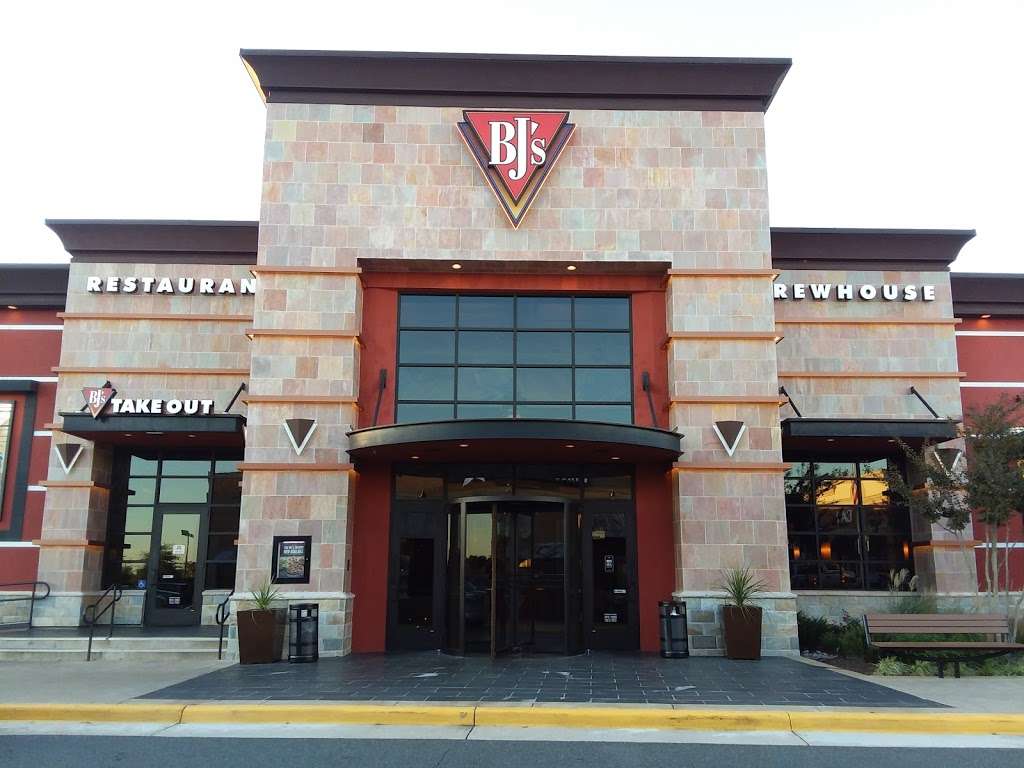 BJs Restaurant & Brewhouse | 13930 Promenade Commons St, Gainesville, VA 20155 | Phone: (571) 222-6950