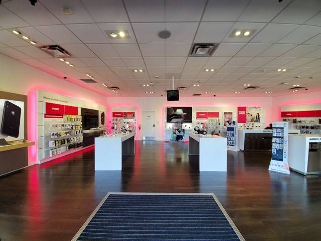 T-Mobile | 3820 Rainier Ave S Suite J, Seattle, WA 98118 | Phone: (206) 722-0343