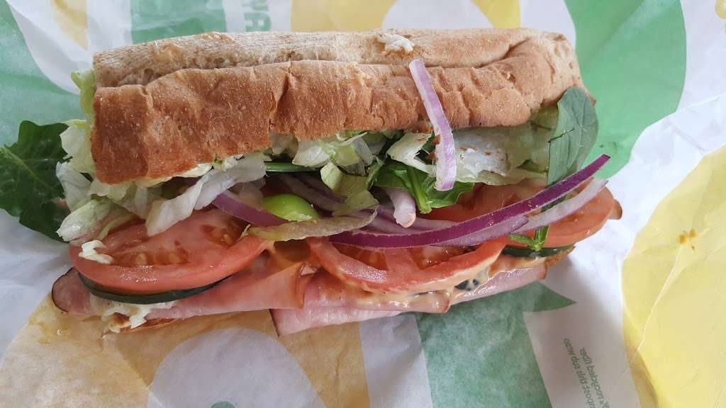 Subway Restaurants | 200 N Del Norte Blvd Unit B, Oxnard, CA 93030, USA | Phone: (805) 485-6220