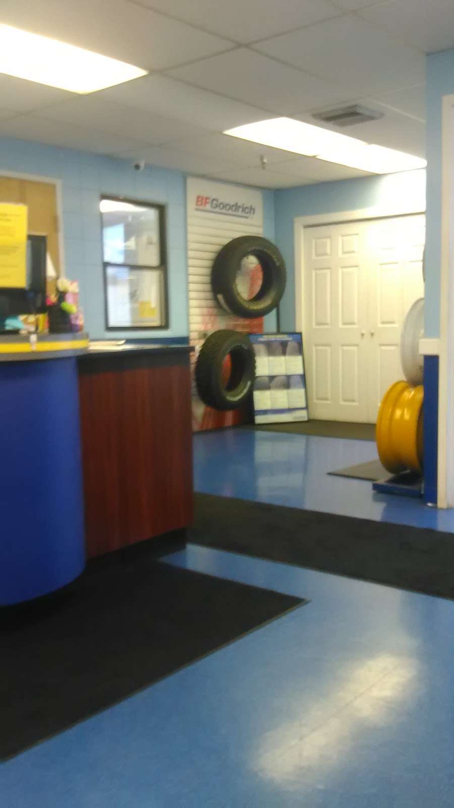 Service Tire Truck Centers | 4771 Hollins Ferry Rd, Halethorpe, MD 21227, USA | Phone: (410) 247-8473