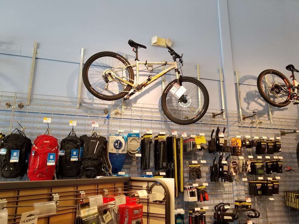 Performance Bicycle | 6721 Frontier Dr, Commons, Springfield, VA 22150, USA | Phone: (703) 924-5100