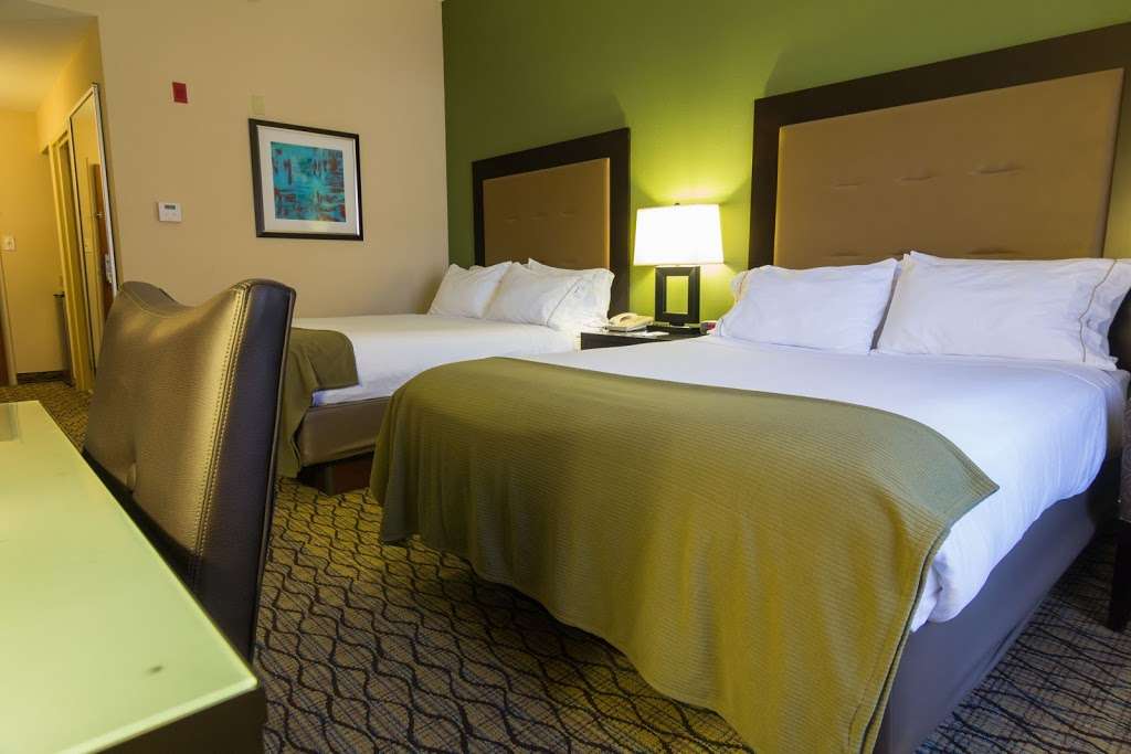 Holiday Inn Express & Suites Winchester | 142 Foxridge Ln, Winchester, VA 22601, USA | Phone: (540) 667-7050