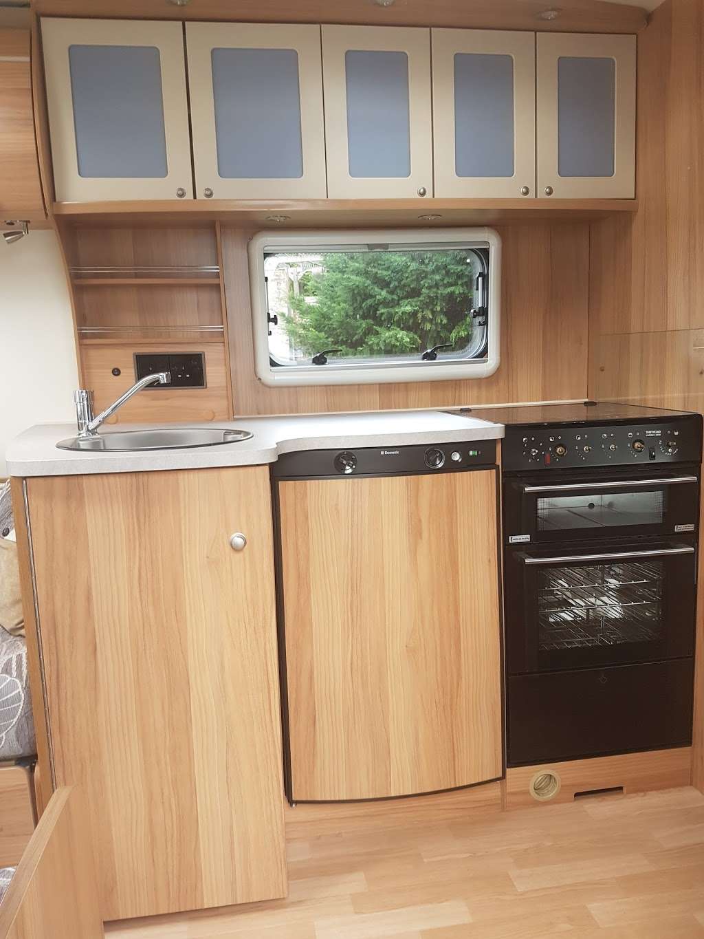 Songhurst Caravans | 242 London Rd, Leybourne, West Malling ME19 5AU, UK | Phone: 01732 845399