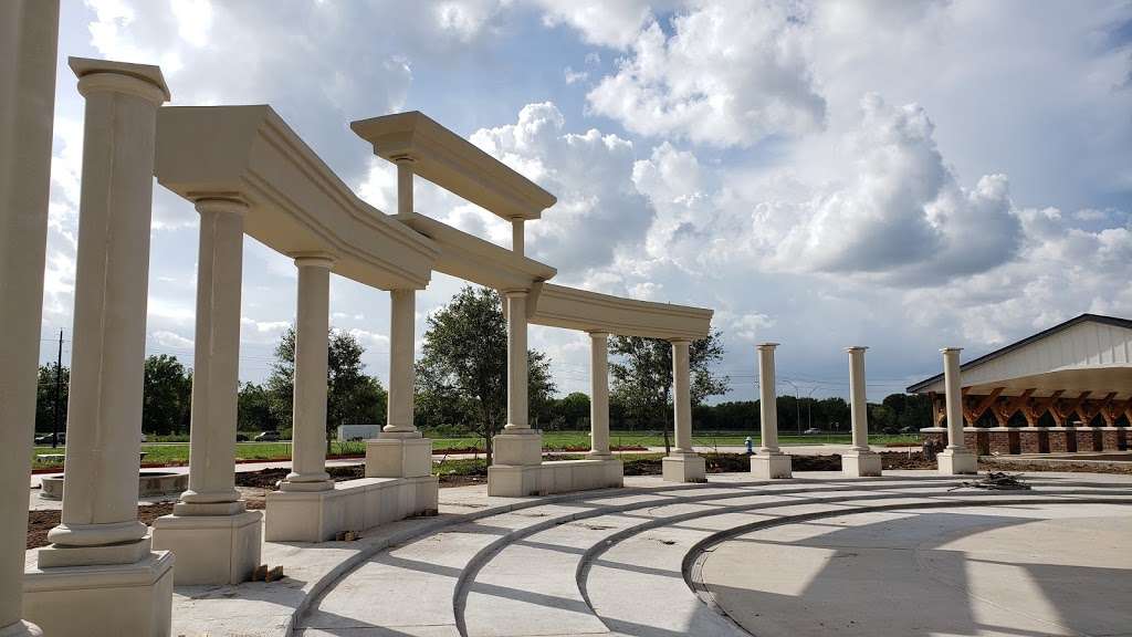 Lake Park Pavilion, Colonnade with Splash Pad | 8297 Brookside Rd, Pearland, TX 77581, USA | Phone: (832) 827-1555