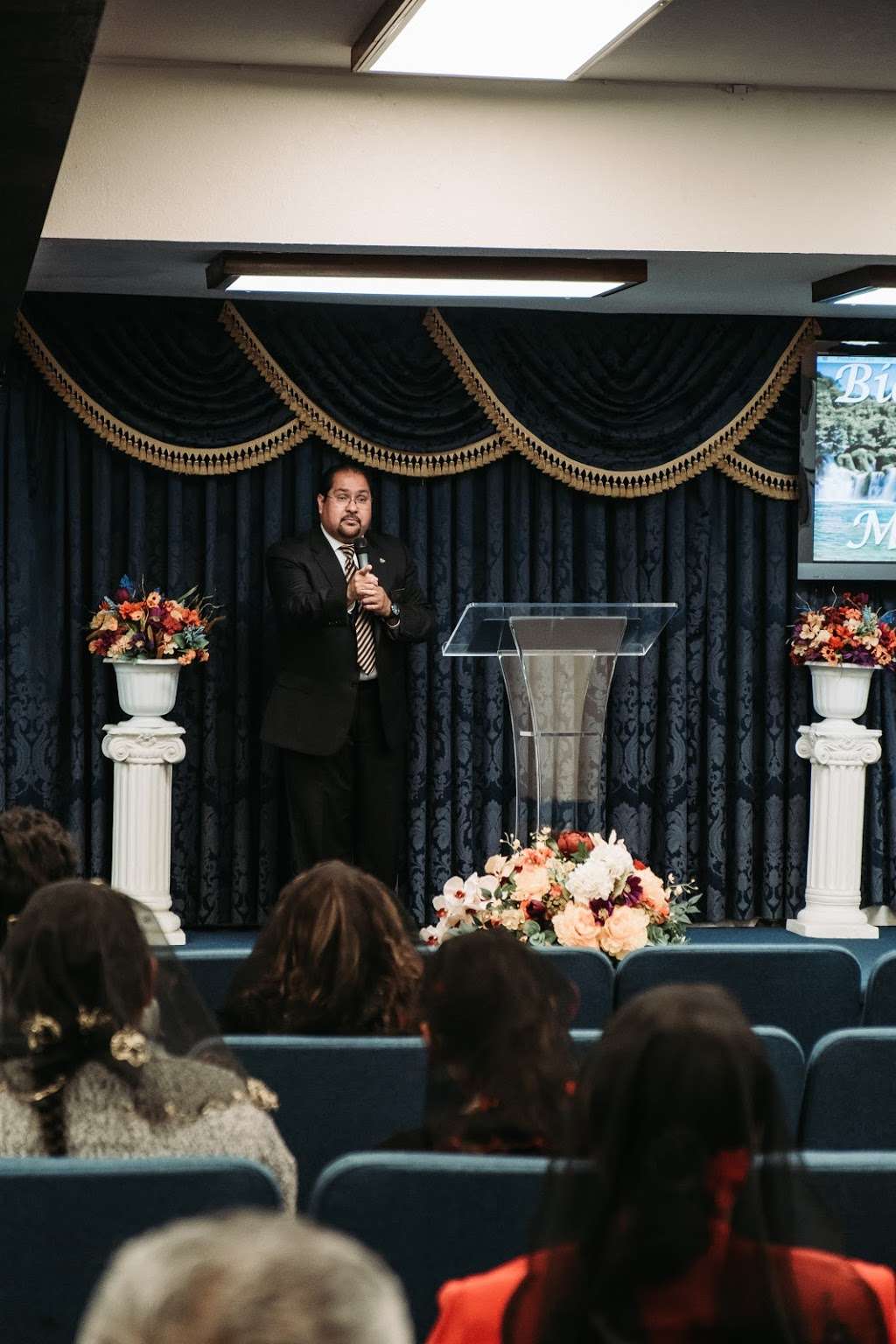 Iglesia Apostolica | 6034 E Olympic Blvd, Los Angeles, CA 90022, USA | Phone: (323) 728-8500